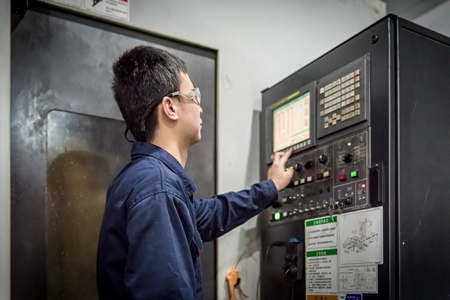 machinist operate CNC machine